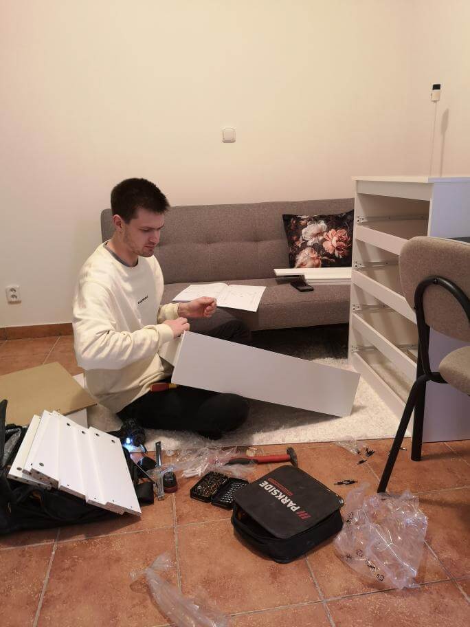 Sestavit nábytek, a je hotovo